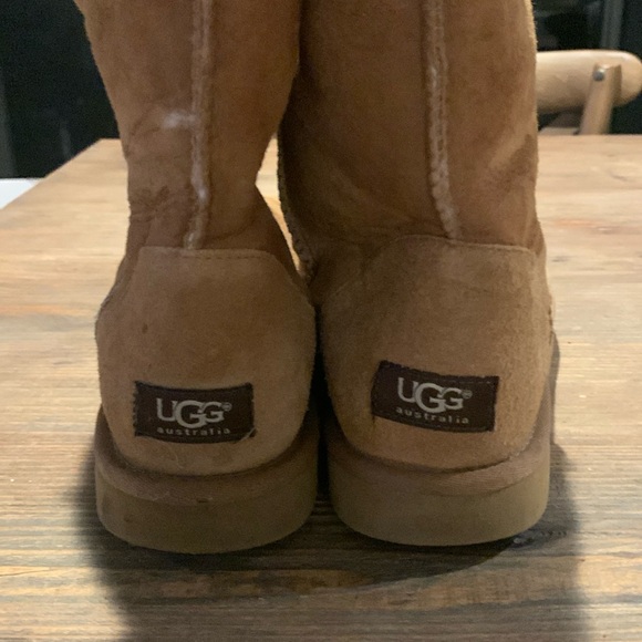 UGG shearling lined short boot . - Picture 1 of 4